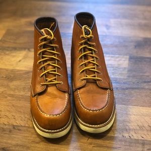 Red Wing Heritage Women’s Moc Toe boots